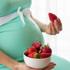 Pancione con fragole, un dolce desiderio in gravidanza.