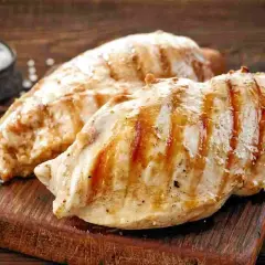 Petto di pollo grigliato, perfetti secondi di carne da preparare in anticipo per un pasto veloce e gustoso.