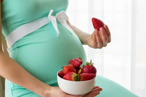 Pancione con fragole, un dolce desiderio in gravidanza.
