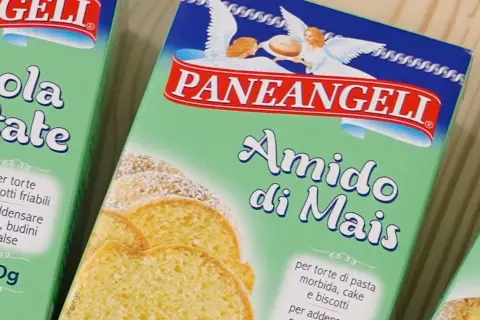 Scatola di Amido di Mais Paneangeli, ideale per addensare creme, budini, salse e per torte morbide.