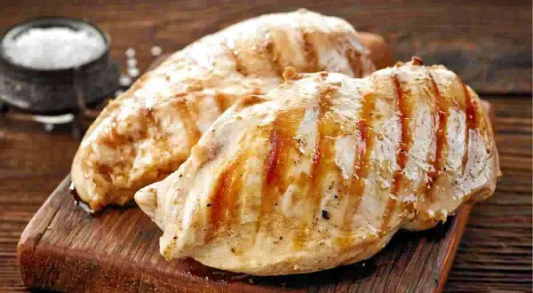 Petto di pollo grigliato, perfetti secondi di carne da preparare in anticipo per un pasto veloce e gustoso.