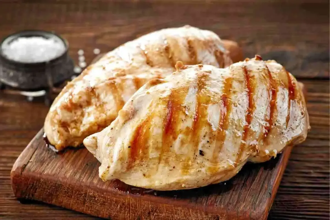 Petto di pollo grigliato, perfetti secondi di carne da preparare in anticipo per un pasto veloce e gustoso.