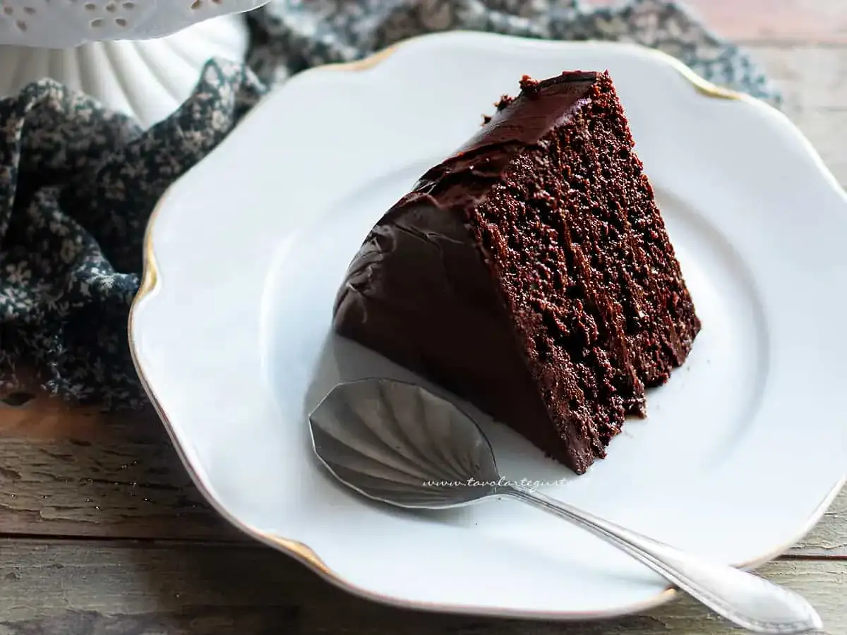 Torta al cioccolato morbida, dosi e trucchi di cottura
