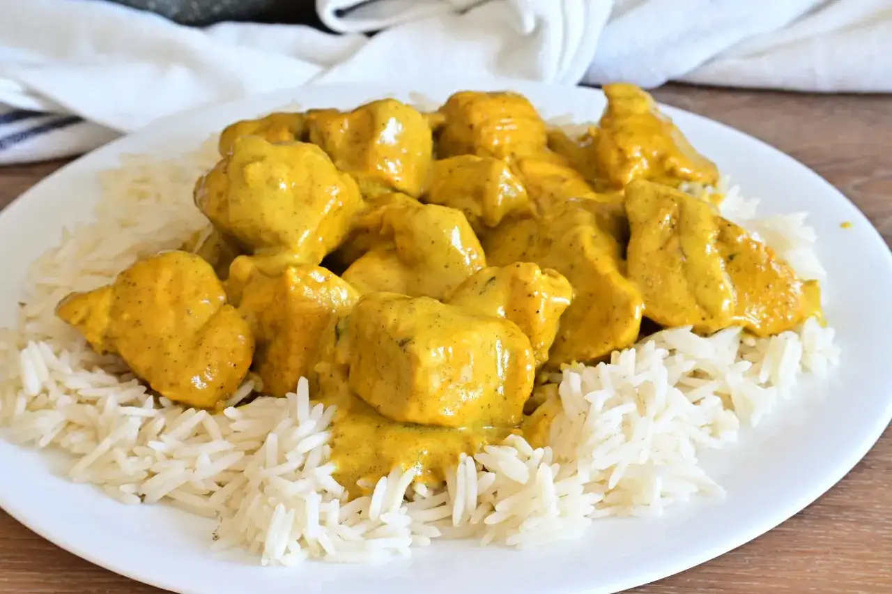 Pollo al curry cremoso, i trucchi per non farlo asciutto