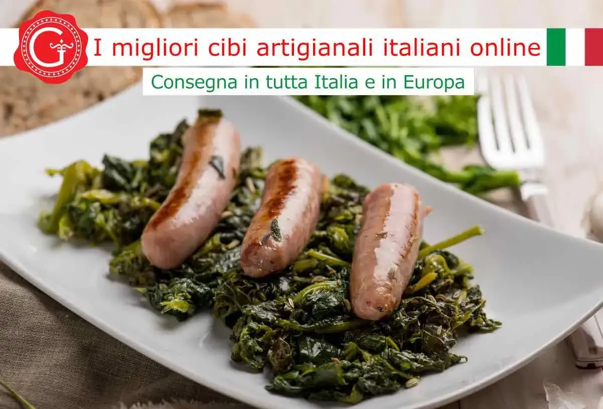 Salsiccia e rape, un classico piatto italiano. Tre salsicce dorate adagiate su un letto di rape verdi saltate, un connubio di sapori autentici.