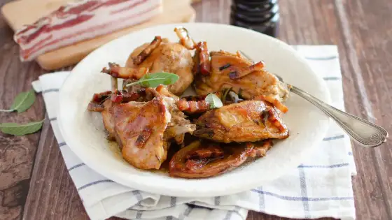 Coniglio in padella - La ricetta per carne morbida e saporita
